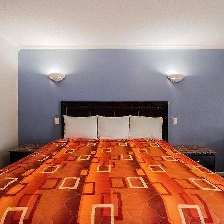 Oyo Hotel Houston I-69 & I-610 Bagian luar foto