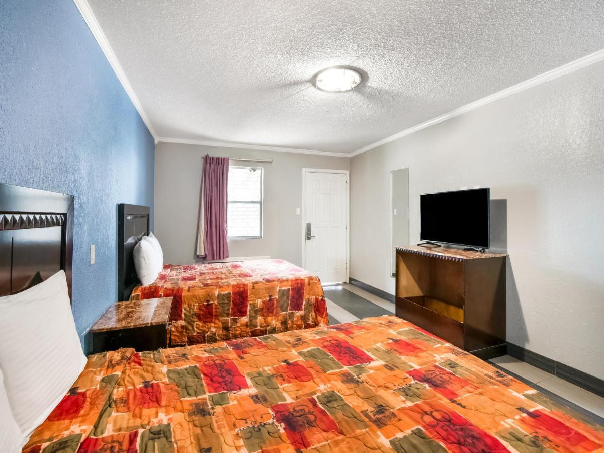 Oyo Hotel Houston I-69 & I-610 Bagian luar foto