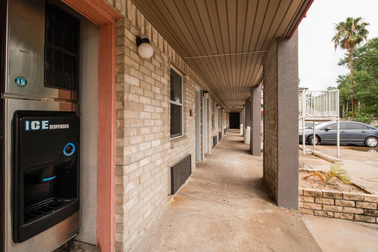 Oyo Hotel Houston I-69 & I-610 Bagian luar foto