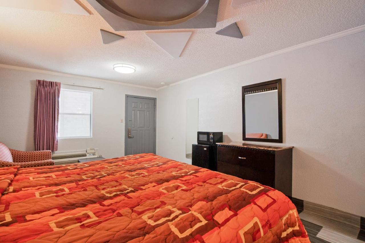 Oyo Hotel Houston I-69 & I-610 Bagian luar foto