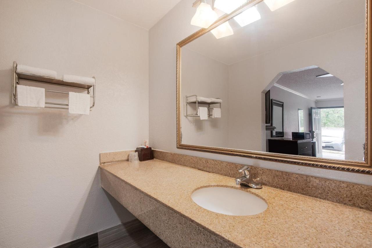 Oyo Hotel Houston I-69 & I-610 Bagian luar foto